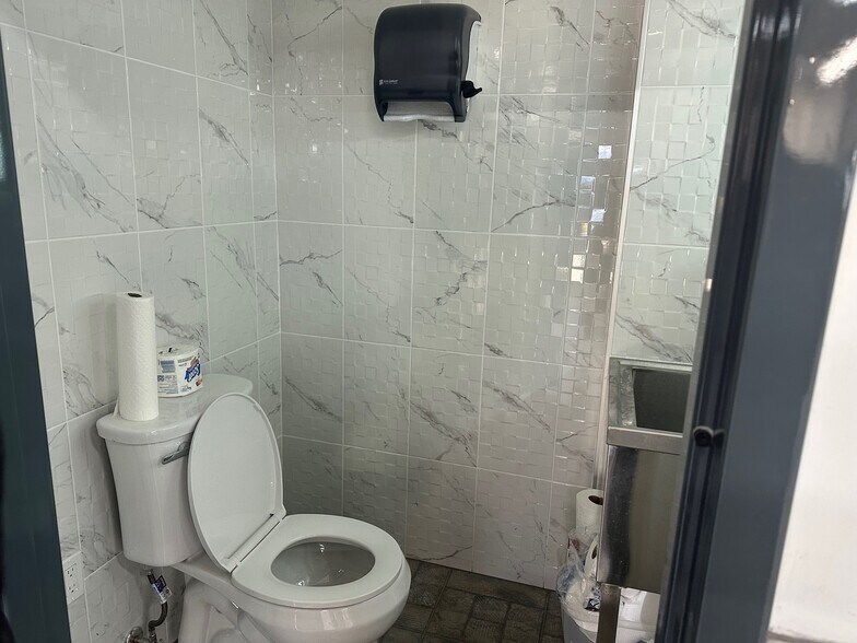 More Photos Of 111 Jewett Ave, Staten Island Industrial For Lease