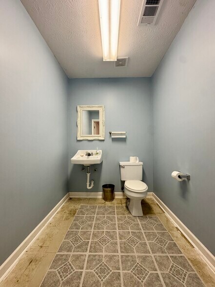 More Photos Of 245 W Bonacre Rd, Cataula Religious Facility For Sale