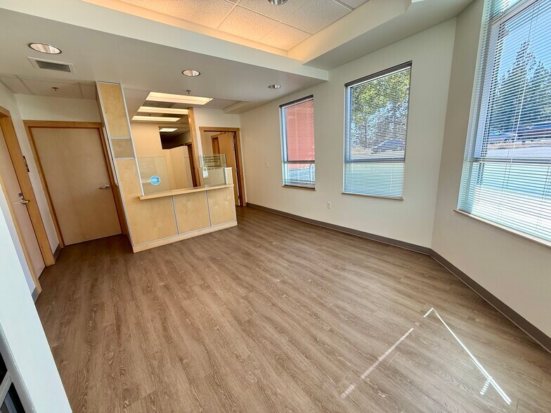More Photos Of 2239 NE Doctors Dr, Bend Medical For Lease