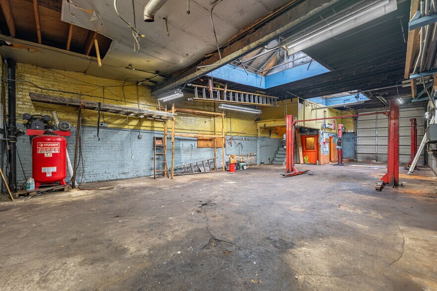 More Photos Of 3754 W North Ave, Chicago Auto Salvage Facility For Sale