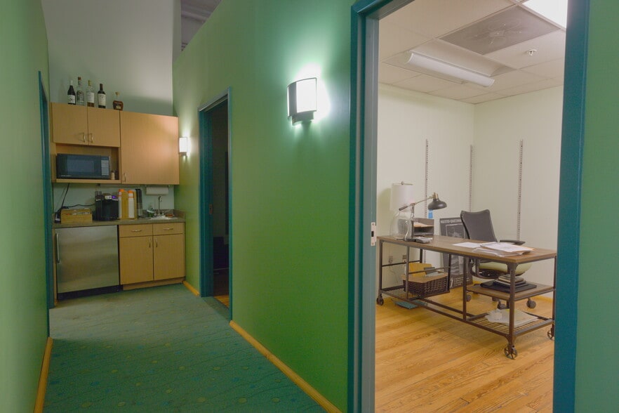 More Photos Of 23 W Broad St, Richmond Office For Sale