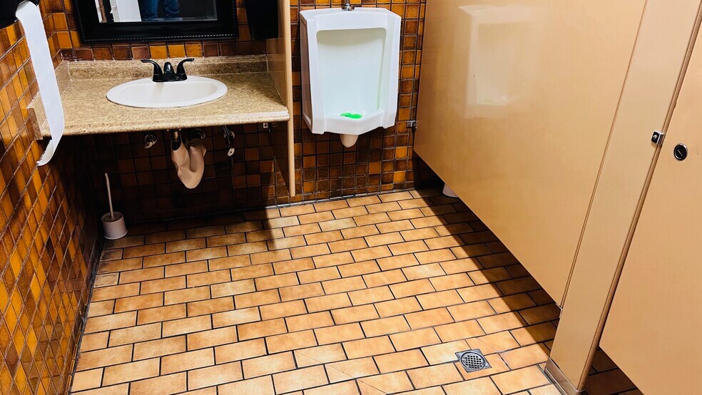 More Photos Of 15447 Anacapa Rd, Victorville Loft Creative Space For Sale