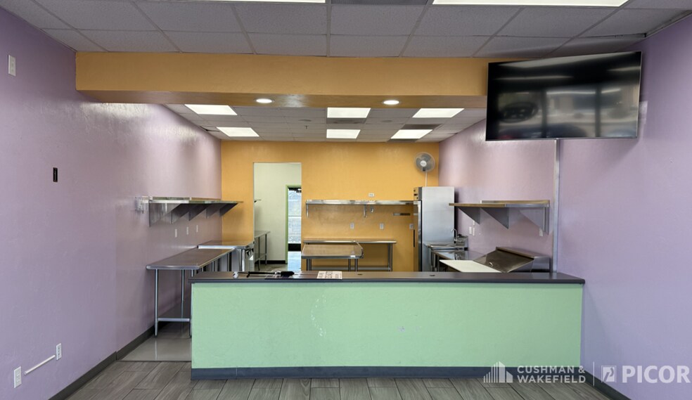 More Photos Of 5665-5689 N Swan Rd, Tucson Unknown For Lease