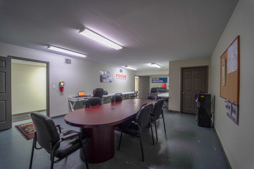 More Photos Of 808 Bob White Rd, Victoria Warehouse For Sale