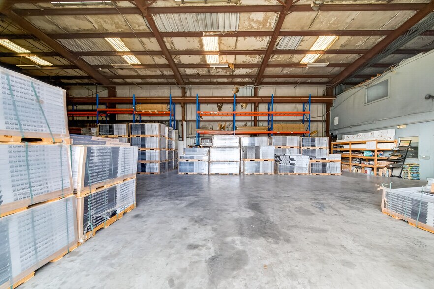 More Photos Of 1320 Almeda Genoa Rd, Houston Manufacturing For Lease