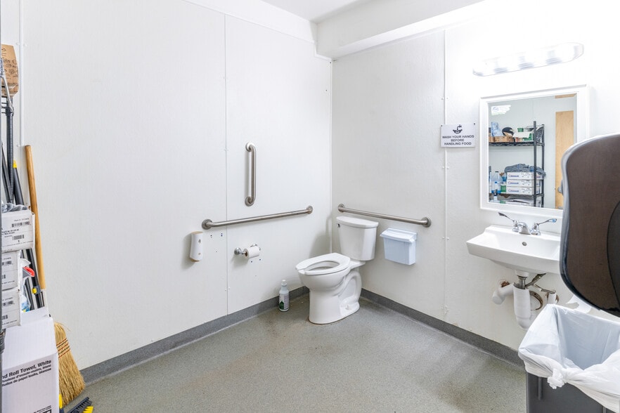 More Photos Of 711 W 8th St, Pueblo Manufacturing For Sale