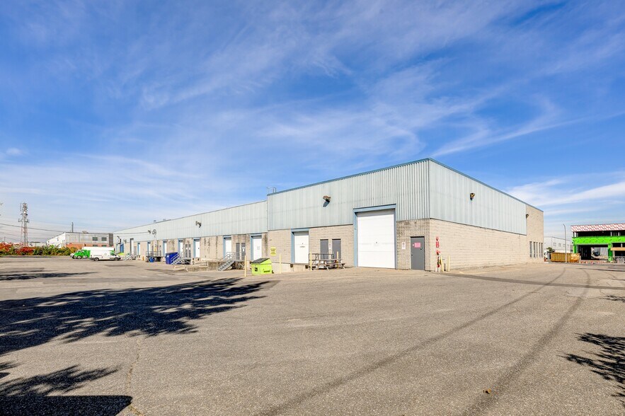 More Photos Of 1405-1453 St Bergar, Laval Warehouse For Lease