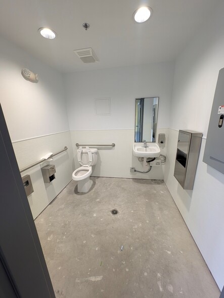 More Photos Of 2209 National Ave, San Diego Self Storage For Lease