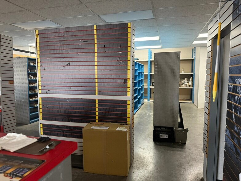 More Photos Of 16002 Pacific Ave S, Spanaway Auto Dealership For Sale