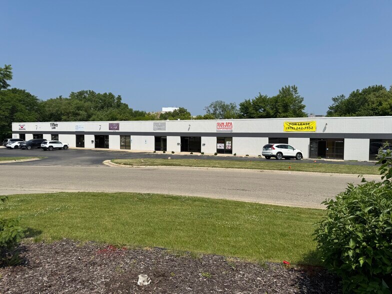 More Photos Of 250-278 Phelps Ave, Rockford General Retail For Lease