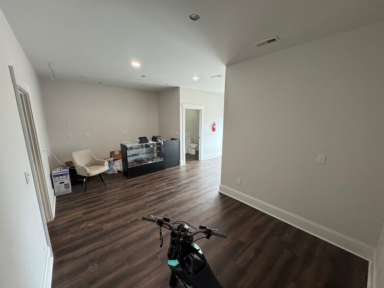 More Photos Of 2589 E Phillips Rd, Greer Warehouse For Lease