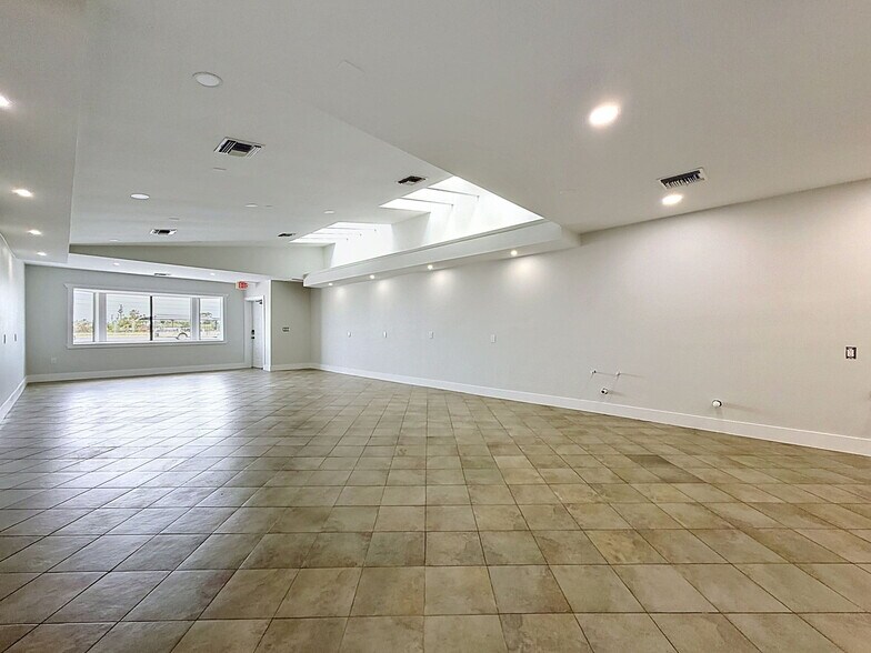 More Photos Of 13414 US Highway 19, Hudson Showroom For Lease
