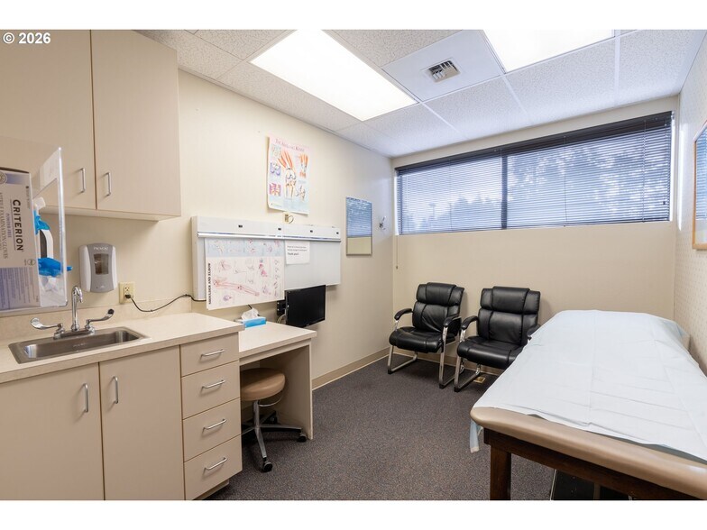 More Photos Of , Coos Bay Office For Sale