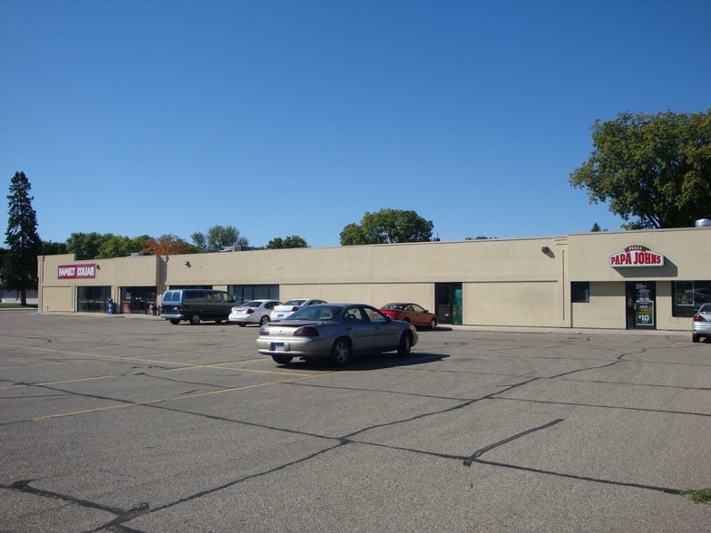 Primary Photo Of 800-826 S Front St, Mankato Storefront For Lease