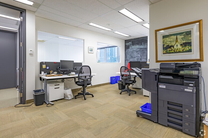 More Photos Of 2 Bloor St W, Toronto Office For Lease