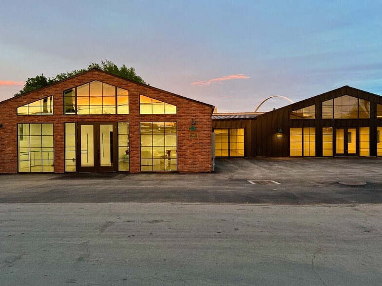 More Photos Of 2330 Langford St, Dallas Storefront For Sale