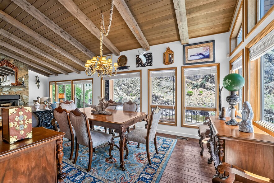 More Photos Of 420-422 Main Street St, Riggins Specialty For Sale