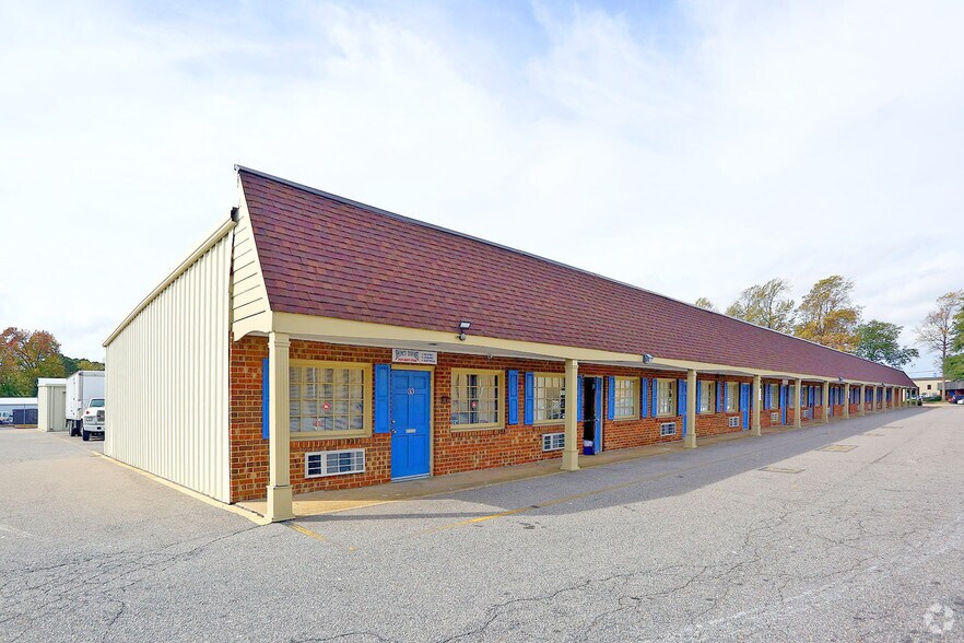 More Photos Of 809 Live Oak Dr, Chesapeake Light Distribution For Lease