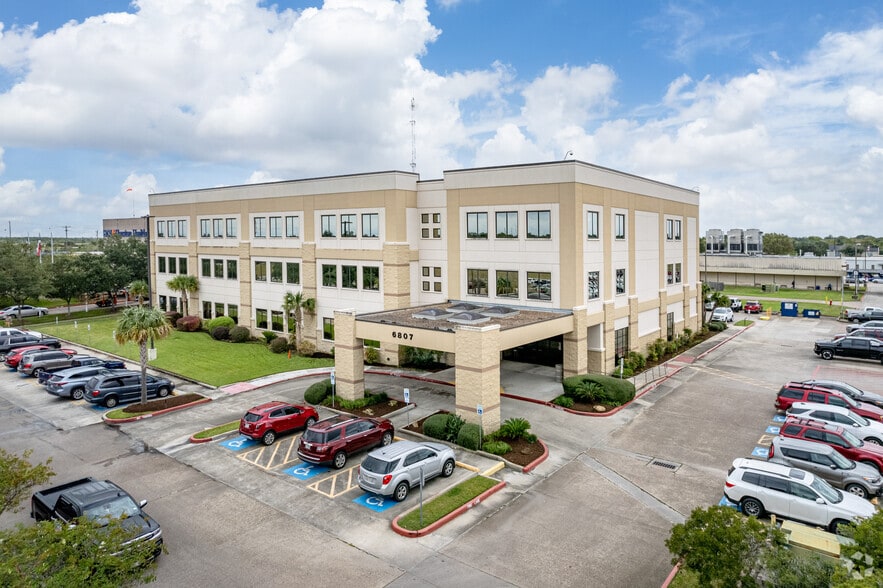 More Photos Of 6807 Emmett F. Lowry Expy, Texas City Medical For Lease