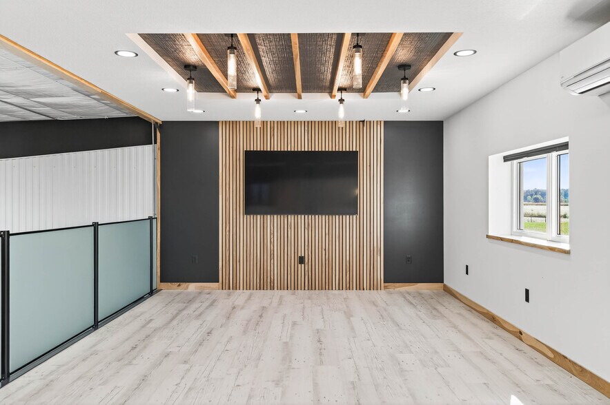 More Photos Of 663 Valerie Ave, Hudson Self Storage For Sale