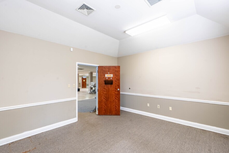 More Photos Of 819 Newman Dr, Helena Office For Sale
