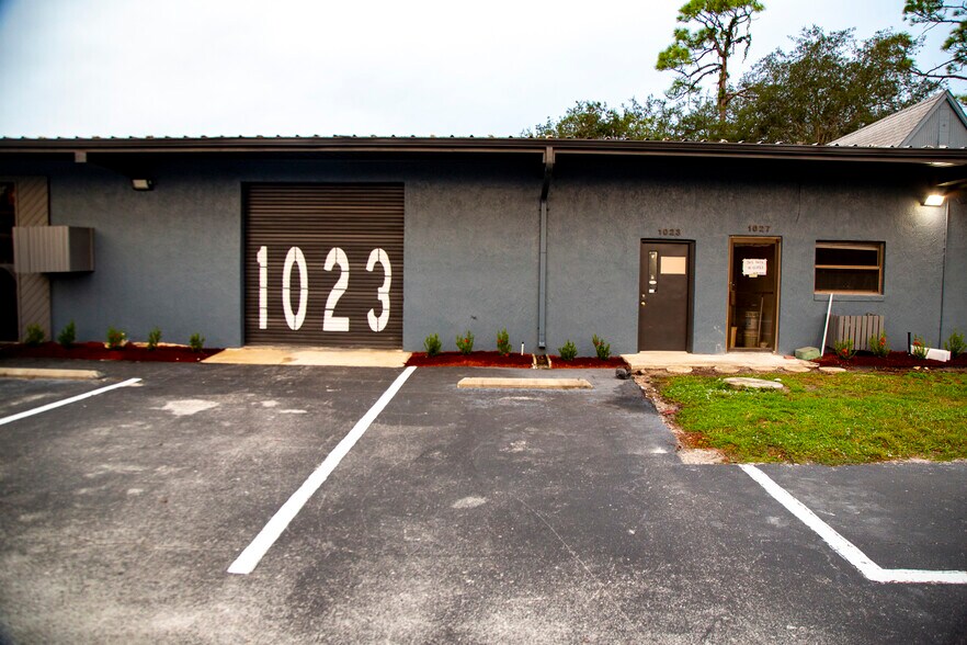 More Photos Of 1495 Seminola Blvd, Casselberry Warehouse For Lease