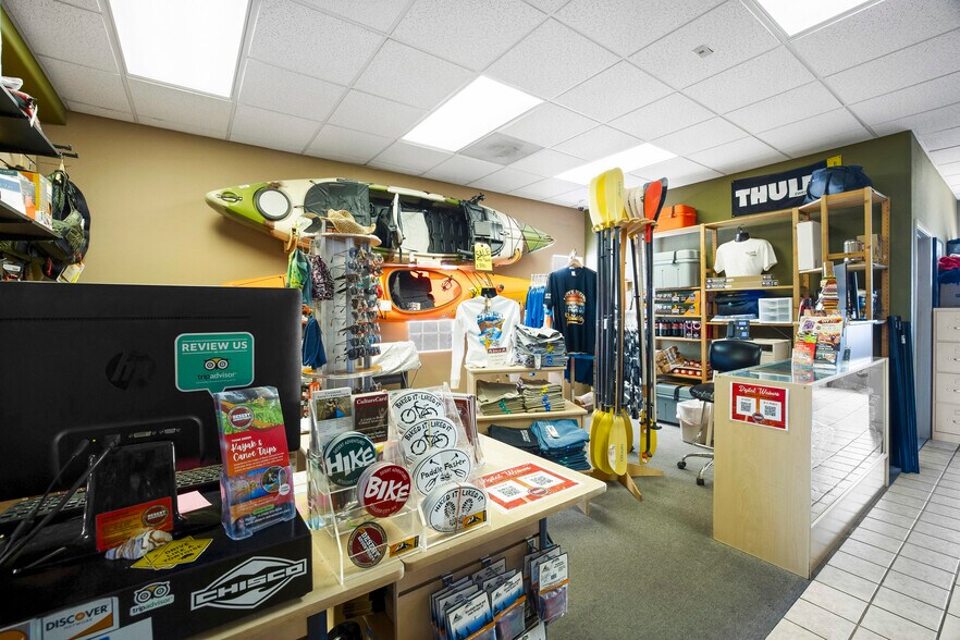 More Photos Of 1633-1651 Boulder City Pky, Boulder City General Retail For Sale