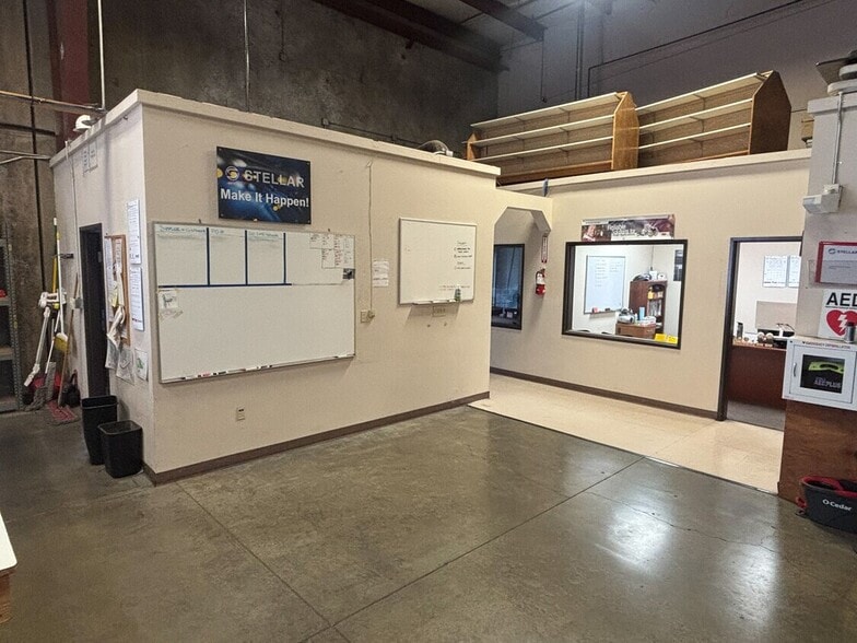 More Photos Of 1128 S Commercial Way SE, Albany Warehouse For Lease