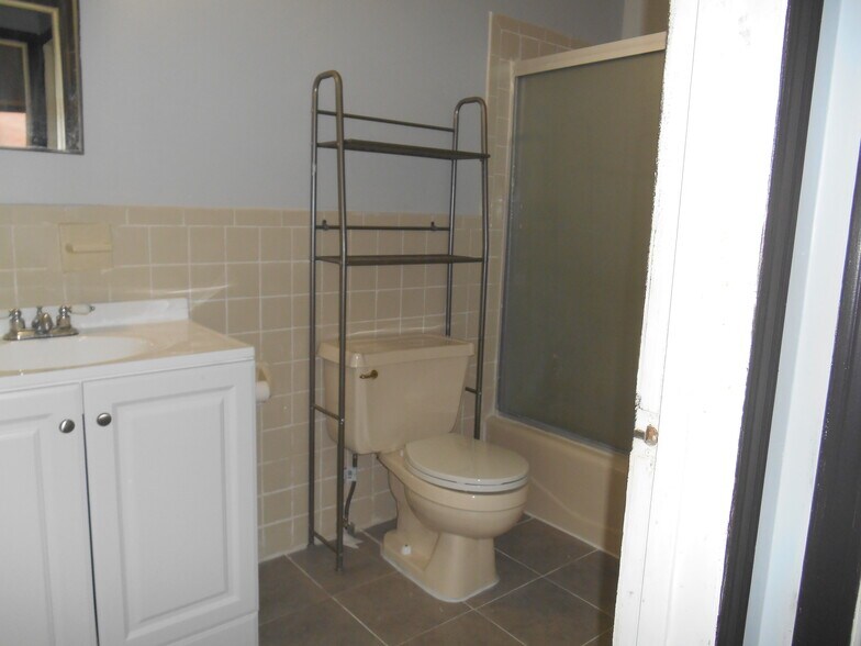 More Photos Of 358 Grove St, Jersey City Storefront Retail Residential For Lease