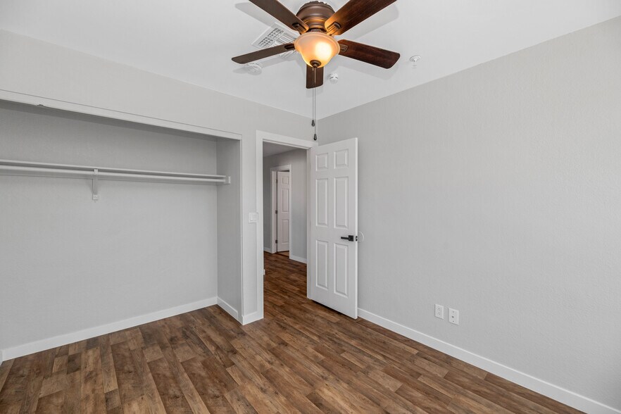 More Photos Of 1927 E Crocus Dr, Phoenix Specialty For Lease