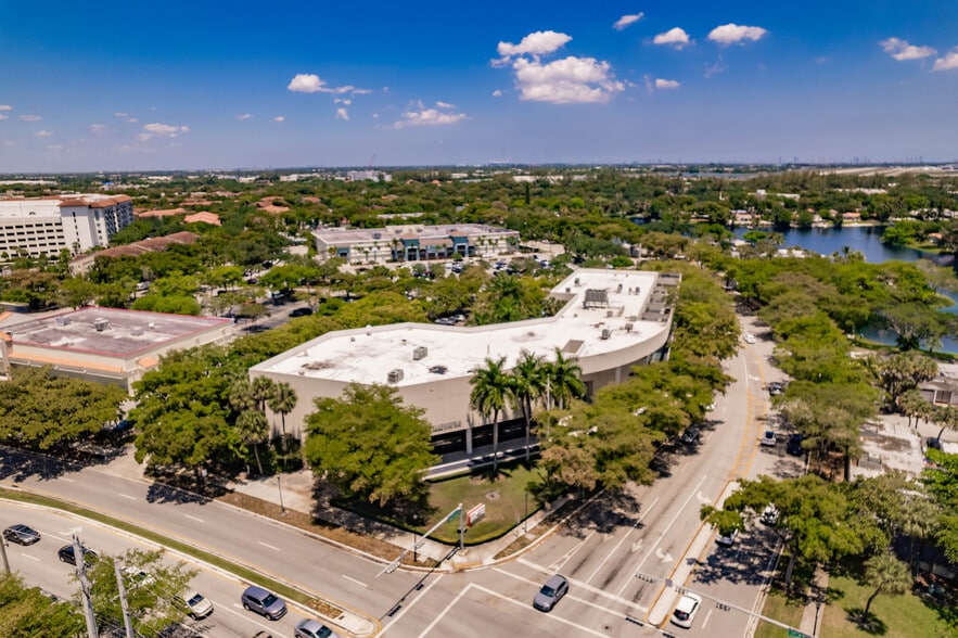 More Photos Of 6625 Miami Lakes Dr, Miami Lakes Loft Creative Space For Sale