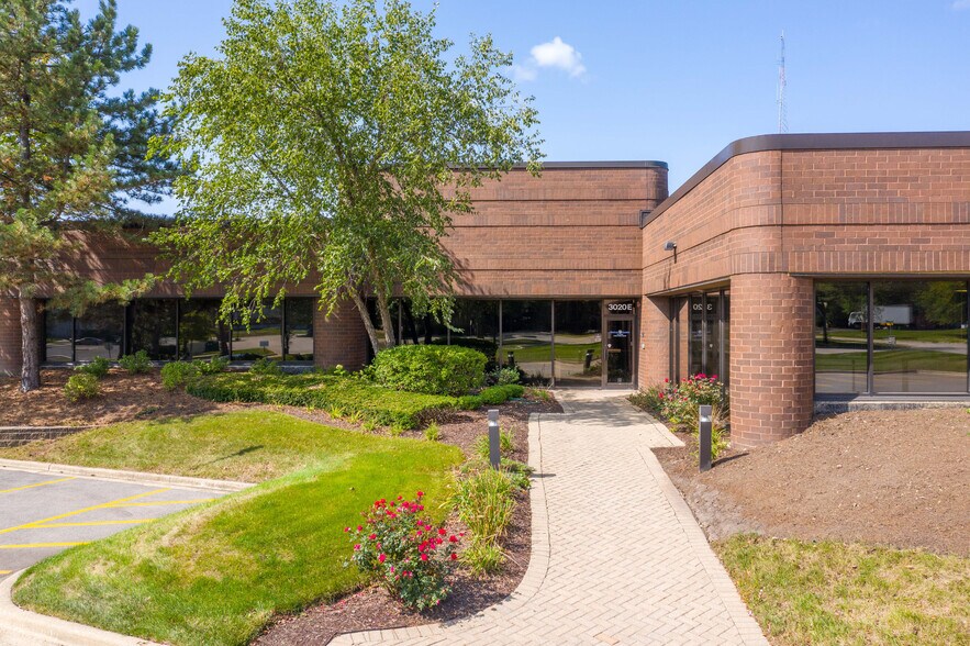 More Photos Of 3020 Woodcreek Dr, Downers Grove Unknown For Lease