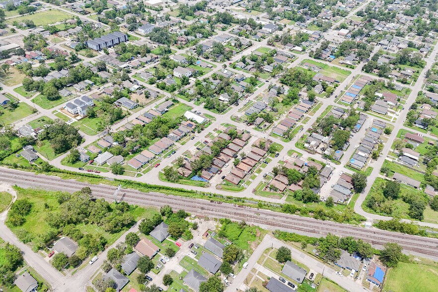 More Photos Of 2101 Hutton St, Houston Apartments For Sale