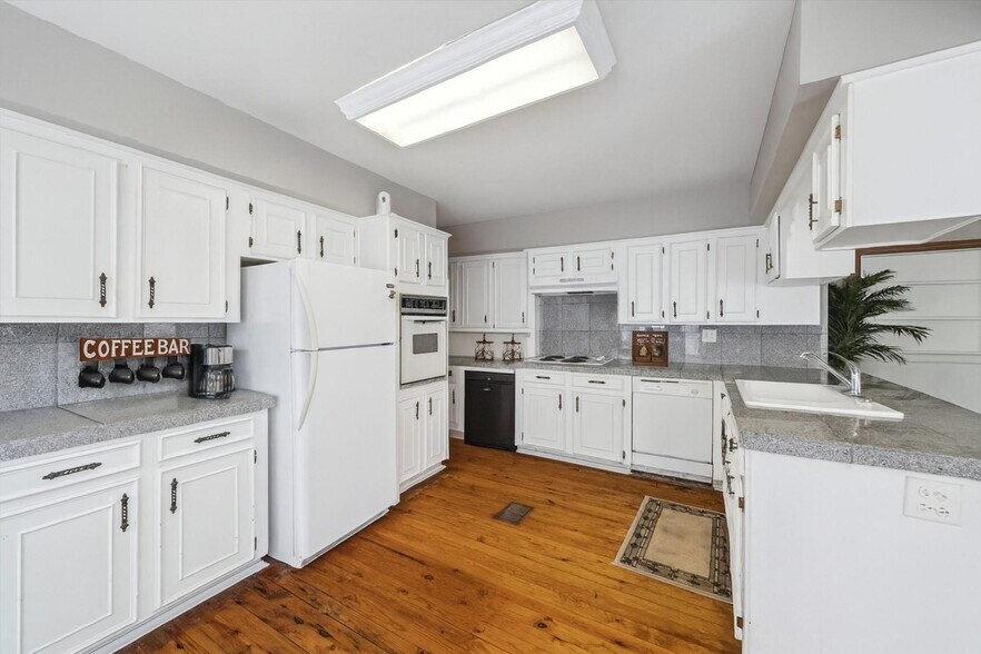 More Photos Of 510 E Main St, Humble Office For Sale