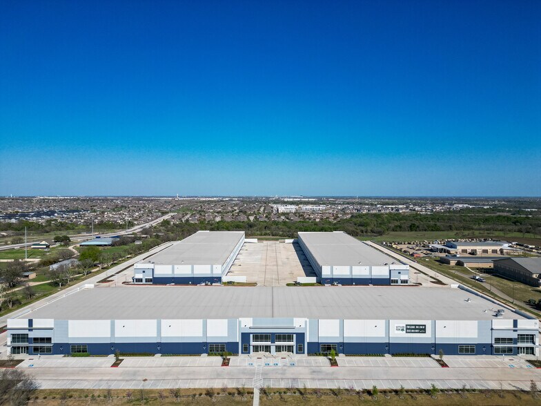 More Photos Of 701 North Red Bud Lane, Round Rock Unknown For Lease