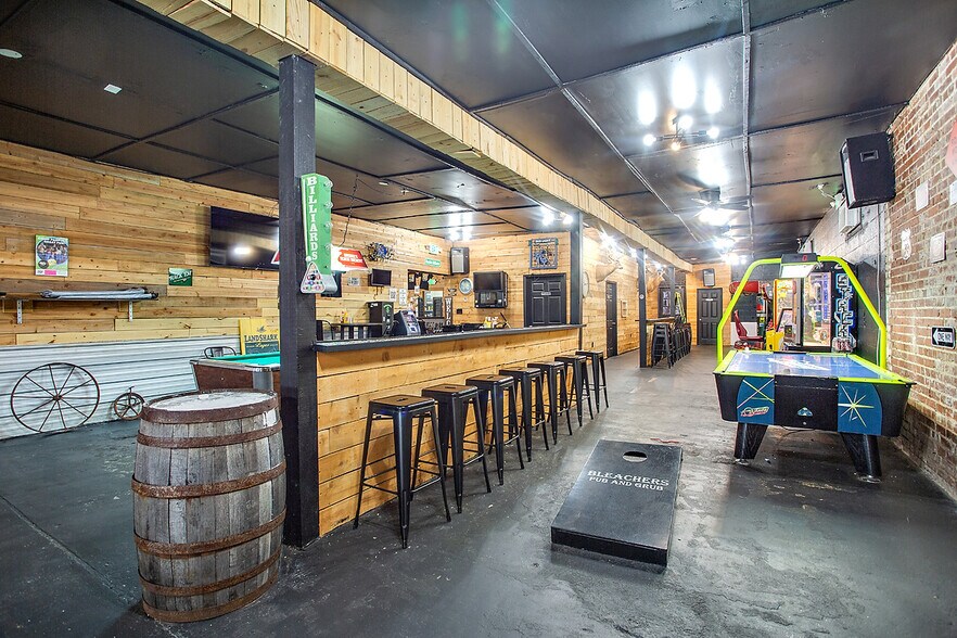 More Photos Of 418 Washington St, Chattahoochee Storefront For Sale