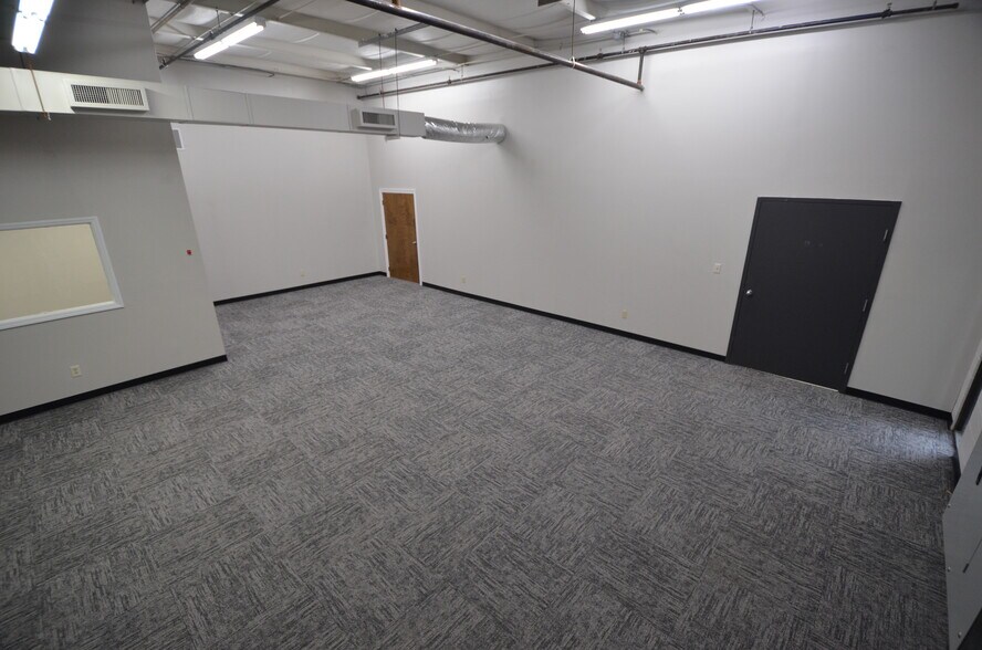 More Photos Of 4000 Brownsboro Rd, Winston-Salem Light Manufacturing For Lease