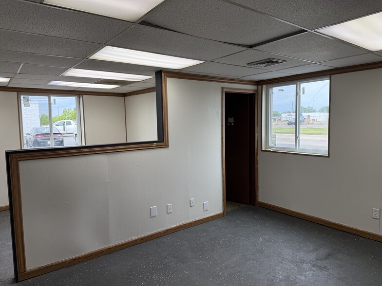 More Photos Of 6060 Executive Blvd, Huber Heights Light Manufacturing For Lease