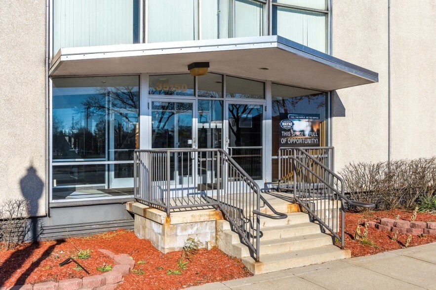 More Photos Of 35150 W Michigan Ave, Wayne Bank For Sale