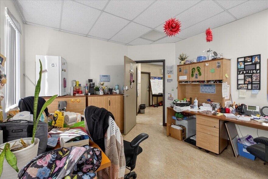 More Photos Of 11831 123 St NW, Edmonton Office For Sale