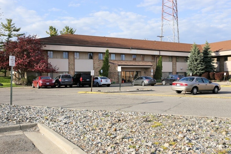 More Photos Of 913 W Holmes Rd, Lansing Medical For Sale