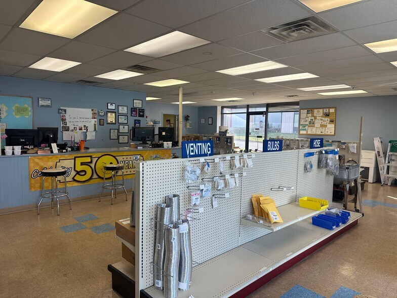 More Photos Of 5612 S 49th St, Lincoln Flex For Sale