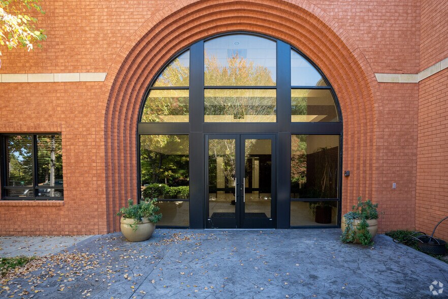 More Photos Of 8024 Glenwood Ave, Raleigh Office For Sale