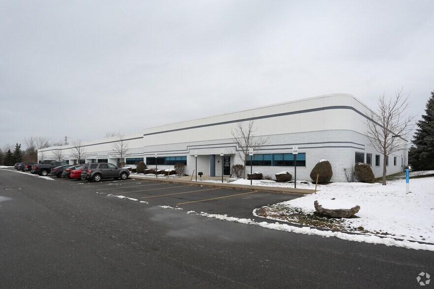 More Photos Of 454 Sonwil Dr, Buffalo Showroom For Lease