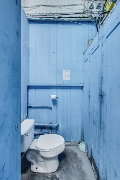 More Photos Of 3475 Champion St, Oakland Auto Repair For Sale