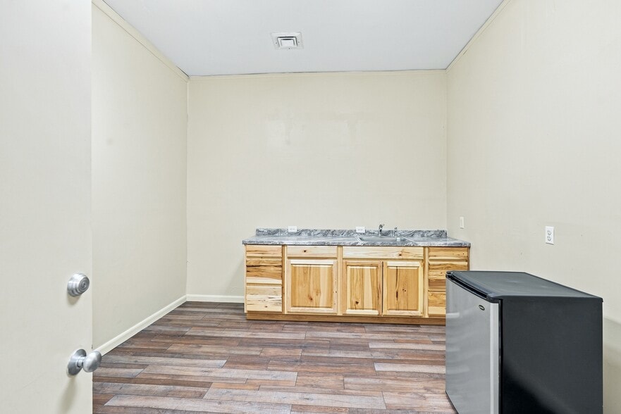 More Photos Of 3506 Memorial Ave, Lynchburg Office For Sale