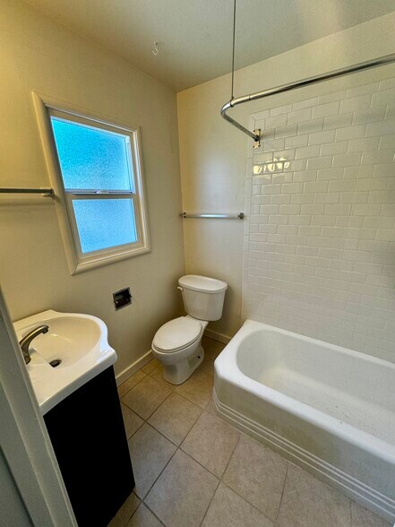 More Photos Of 740-744 Alcatraz Ave, Oakland Apartments For Sale