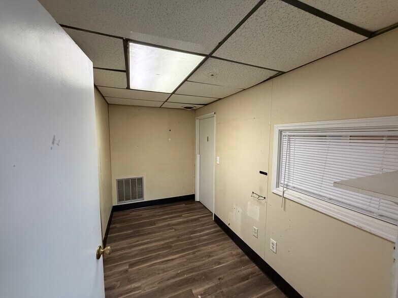 More Photos Of 101 N Royal Tower Rd, Irmo Daycare Center For Lease