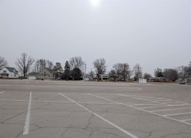 More Photos Of 1741 E Chestnut St, Canton Land For Lease
