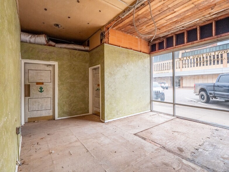More Photos Of 212 E Choctaw Ave, Mcalester Office For Sale